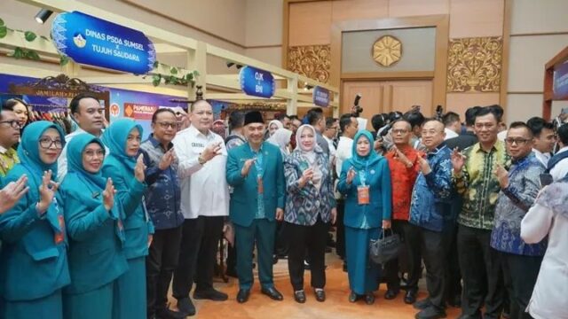 Bupati Musi Rawas Dan Ketua PKK Meriahkan Pembukaan HKG PKK ke-54
